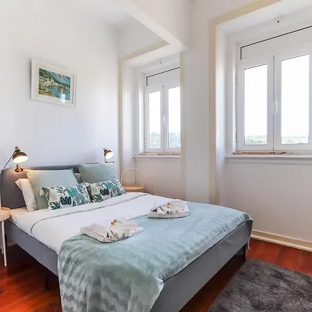 Vita Portucale ! Stylish Apartment Campo Ourique Lisbon Exterior photo